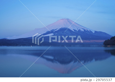 夜明けの富士山　山中湖 29705537