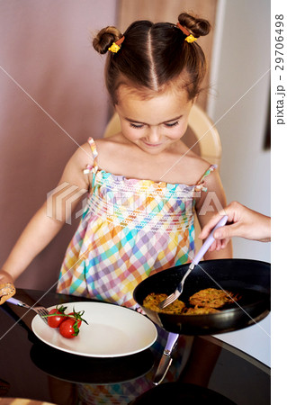 Little girl 29706498