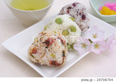 さくら・塩豆・カリカリ梅のおむすび 29706704
