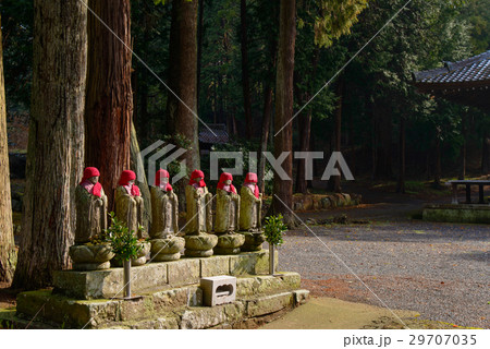 静岡県伊豆の国市、国清寺、赤い頭巾の地蔵 静岡県伊豆の国市、国清寺、赤い頭巾の地蔵 29707035