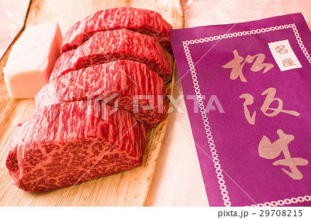 日本三大和牛の1つ松坂牛の分厚いステーキ 日本三大和牛の1つ松坂牛の分厚いステーキ 29708215