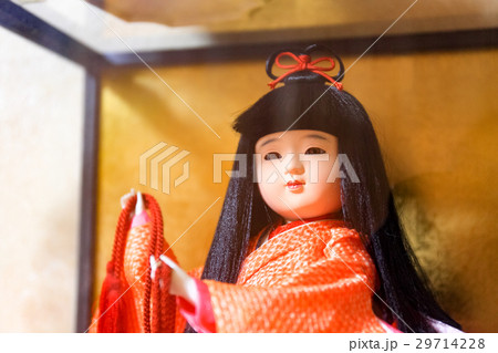 市松人形 オレンジ和服 黒髪 市松人形 オレンジ和服 黒髪（市松人形 日本 伝統の写真素材