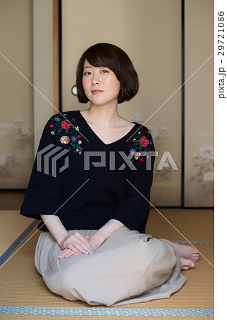 和室 女性 ポートレートの写真素材