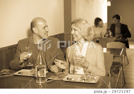 man and woman in restaurant man and woman in restaurant 29725297