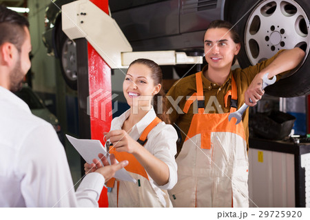 Client satisfied with mechanics renewal Client satisfied with mechanics renewal 29725920