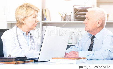Man visiting doctor in hospita 29727812