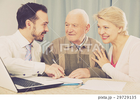 Couple signing agreement Couple signing agreement 29729135