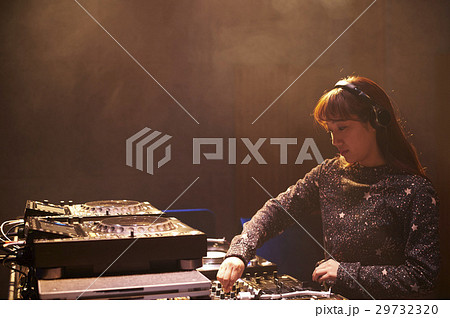 女性DJ 29732320