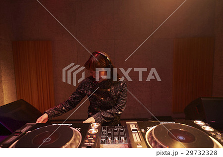 女性DJ 女性DJ 29732328