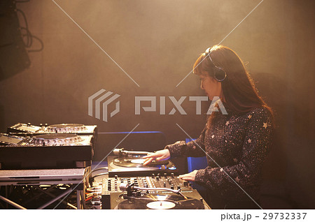女性DJ 女性DJ 29732337