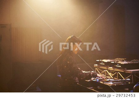 女性DJ 29732453