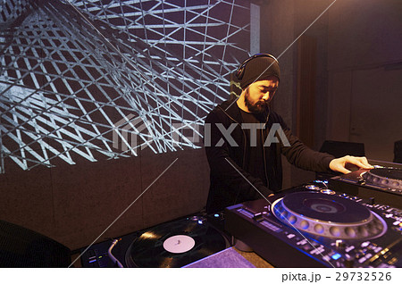 男性DJ 男性DJ 29732526