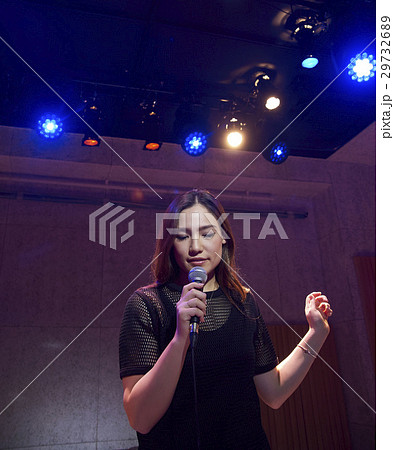 クラブシーン　シンガー 29732689