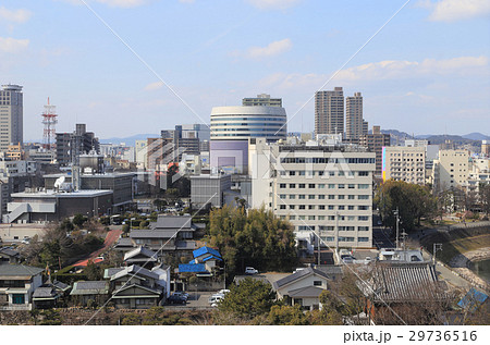 岡山城天守から西、岡山駅方向をみる(丸いビルは岡山シンフォニービル) 岡山城天守から西、岡山駅方向をみる(丸いビルは岡山シンフォニービル) 29736516