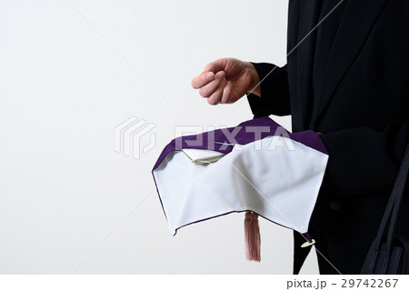 喪服で弔問　イメージ 29742267