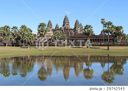 青空のアンコールワット　世界遺産　カンボジア 29742543