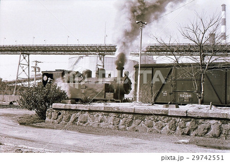 昭和43年　四日市の工場地帯の専用線の蒸気機関車 29742551