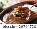 スプーンですくった湯気の立つカレーライス 29744728