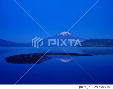 山中湖早朝の富士 29750510