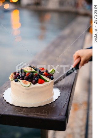 Wedding tradition - the cutting of the wedding Wedding tradition - the cutting of the wedding 29750884