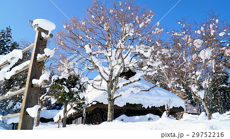 積雪の飛騨の里 29752216