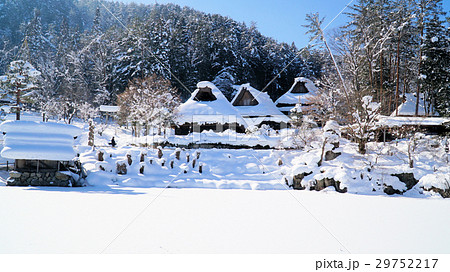 積雪の飛騨の里 29752217