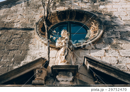 Architecture and statues of the old city Architecture and statues of the old city 29752470
