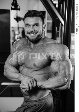 Handsome fit muscular man flexing muscles in gym 29763004
