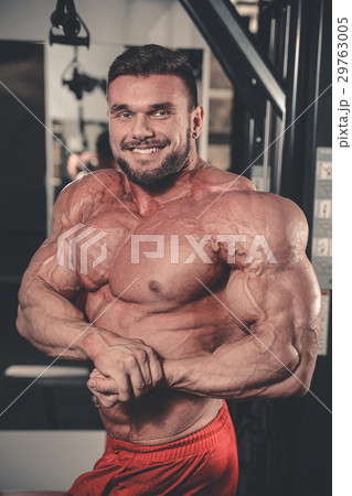 Handsome fit muscular man flexing muscles in gym 29763005