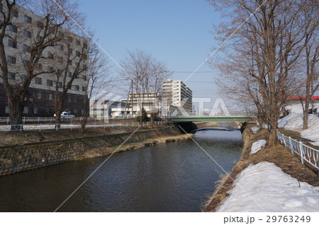 月寒川と国道１２号線霜踏橋（札幌市白石区） 29763249