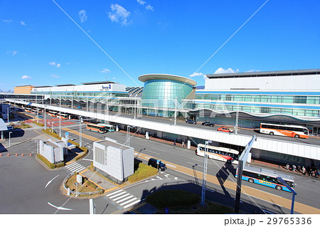 晴天下の羽田空港第2旅客ターミナル　 29765336
