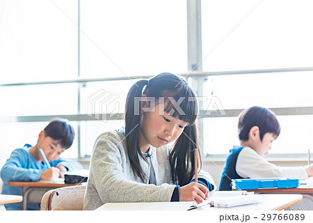 小学校、教室、授業イメージ 29766089