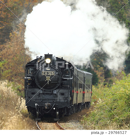 紅葉の真岡鉄道slの写真素材