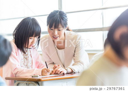 小学校、授業イメージ 29767361