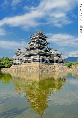 長野　松本城天守閣と逆さ天守 29770493