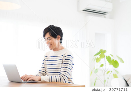 若い男性 29771711