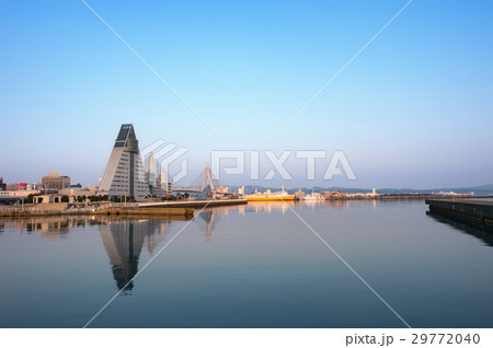 青森港の朝 29772040