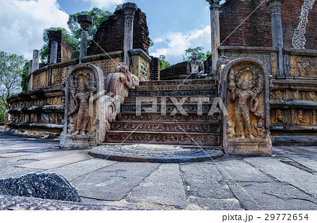 Buddhist stupa in Pollonnaruwa 29772654