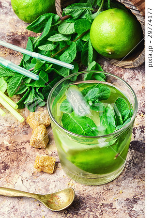 summer Mojito cocktail 29774177