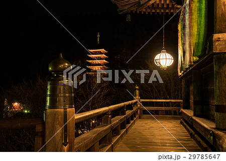 奈良　長谷寺の新年　観音万燈会　舞台から見た五重塔 29785647