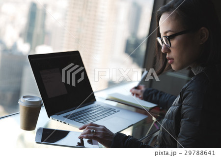 高層オフィスでのビジネスイメージ 29788641