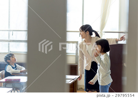 小学校、授業イメージ、自己紹介 29795554