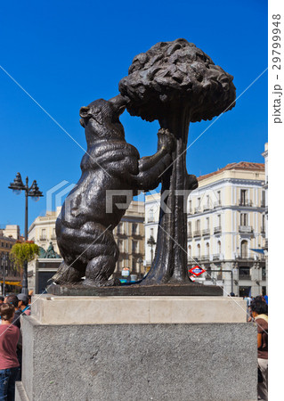 Statue of Bear and strawberry - symbol of Madrid 29799948