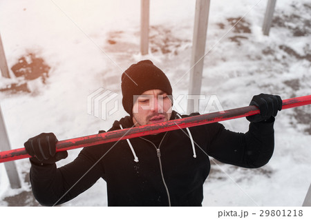 Fitness man working out in winter 29801218