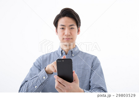 若い男性社員（スマホ） 29803529