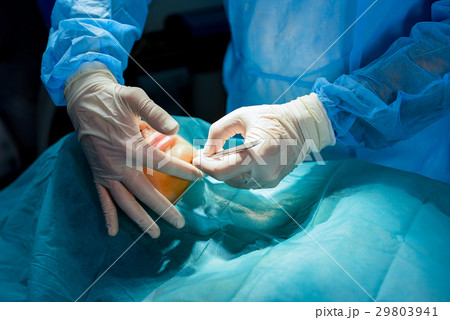 Medical person at operating theatre 29803941