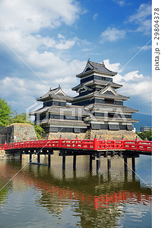 長野 松本城天守閣と埋の橋 長野 松本城天守閣と埋の橋 29804378