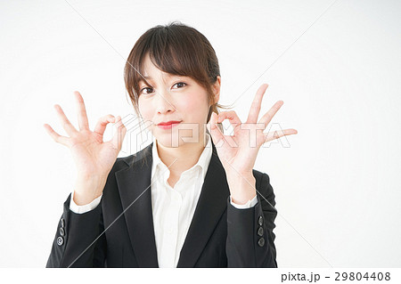 OKサインをする若い女性 29804408