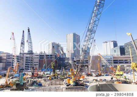 オフィス街の大規模建設現場 29804808