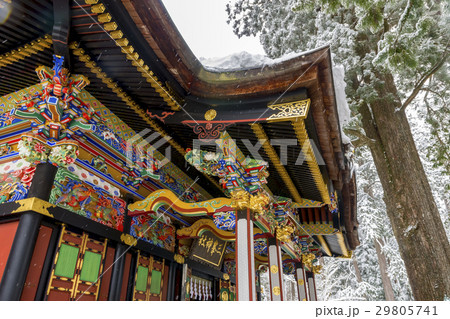 雪降る日の三峯神社　拝殿 29805741